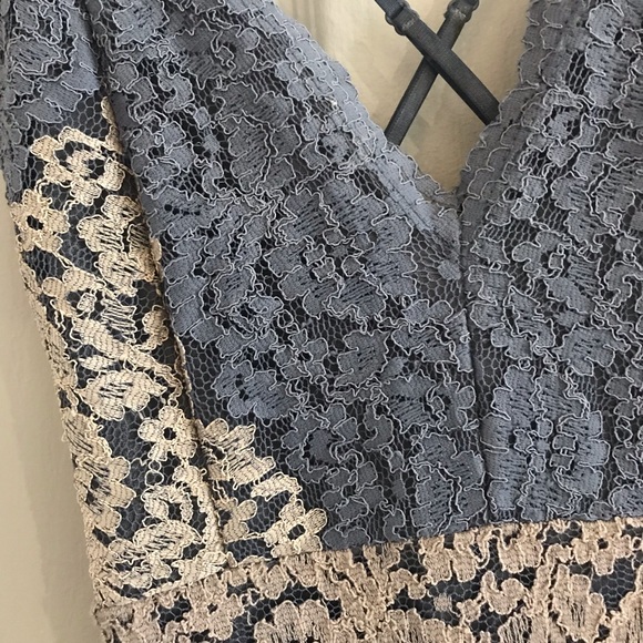 Midi- blue and mauve lace dress - Picture 2 of 4